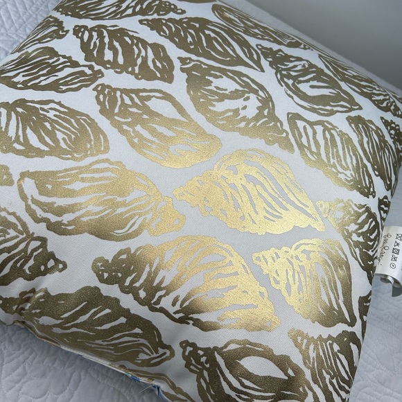 LILLY PULITZER Oversized 24" x 24" Outdoor Pillow - Picture 3 of 9